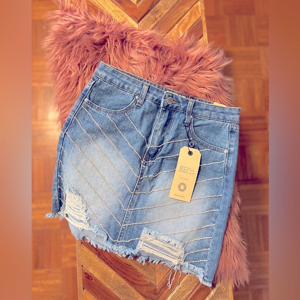 Diamond distressed mini jean skirt